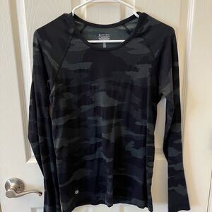 Athleta Black and Dark Gray Camo Long-Sleeve Performance Tee
